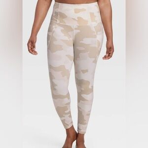 All In Motion Leggings. Ivory & White Camo. M.